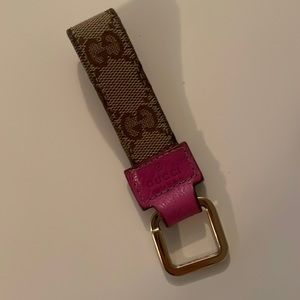 Gucci keychain. Pink leather with classic pattern. Square key ring.